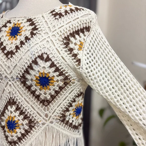Wild Moss Cream Crochet Granny Square Flared Long Sleeve Fringe Top. | Size XL - Picture 3 of 9